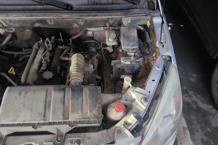 Used BAIC Weiwang M20 2014 1.5L Ultra-Luxury BJ415B Engine Bay Left
