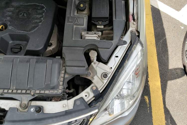 Used BAIC Weiwang M20 2014 1.5L Luxury DAM15DL Engine Bay Left
