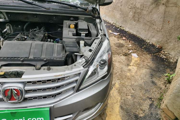 Used BAIC Weiwang M20 2014 1.5L practical type BJ415A Engine Bay Left