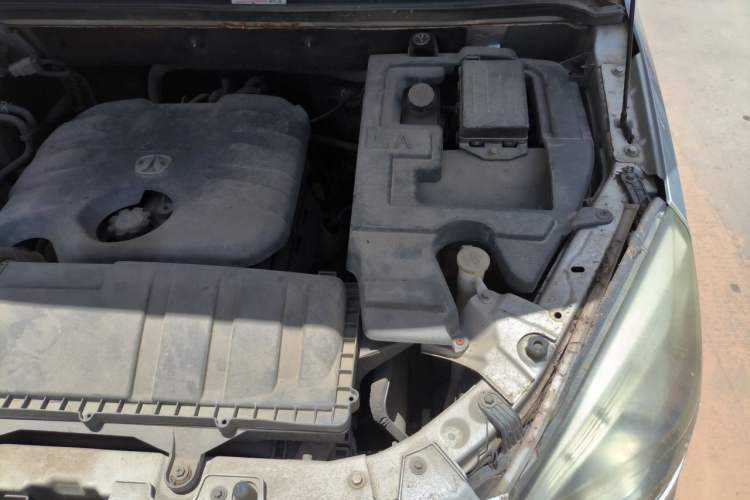 Used BAIC Weiwang M20 2014 1.5L practical type BJ415A Engine Bay Left