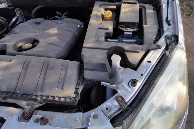 Used BAIC Weiwang M20 2014 1.5L practical type BJ415A Engine Bay Left