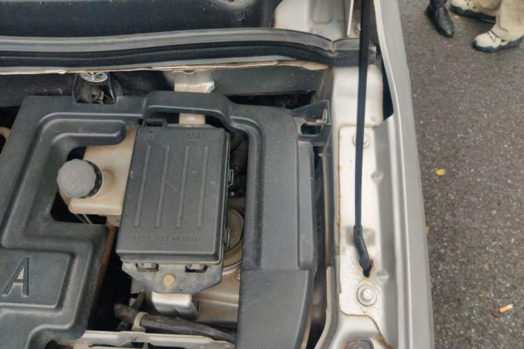 Used BAIC Weiwang M20 2014 1.5L practical type BJ415A Engine Bay Left