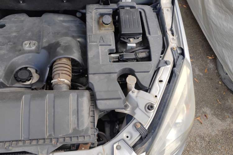Used BAIC Weiwang M20 2014 1.5L Comfort Version BJ415B Engine Bay Left