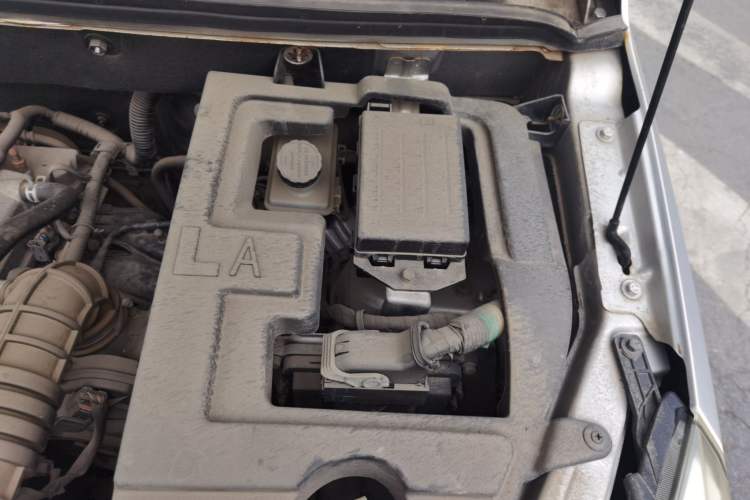 Used BAIC Weiwang M20 2014 1.5L Ultra-Luxury BJ415B Engine Bay Left