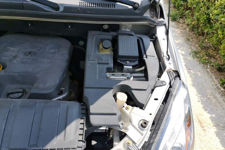 Used BAIC Weiwang M20 2014 1.5L Ultra-Luxury DAM15DL Engine Bay Left