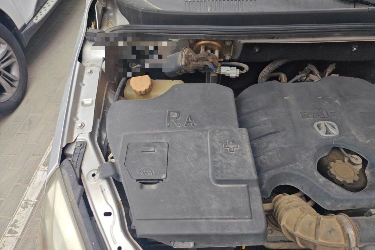 Used BAIC Weiwang M20 2014 1.5L practical type BJ415A Engine Bay Right