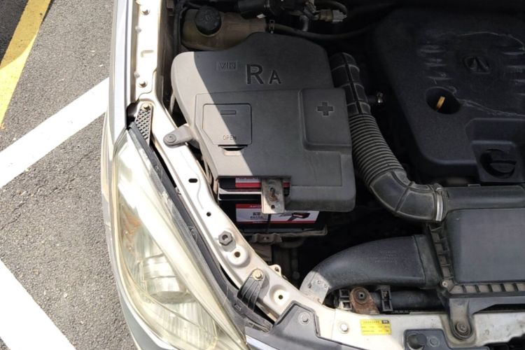 Used BAIC Weiwang M20 2014 1.5L Luxury DAM15DL Engine Bay Right
