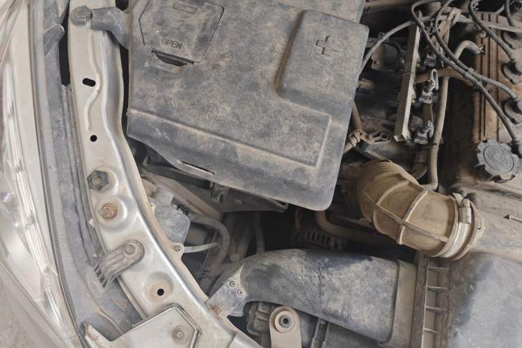 Used BAIC Weiwang M20 2014 1.5L practical type BJ415A Engine Bay Right