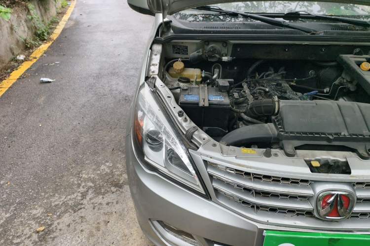 Used BAIC Weiwang M20 2014 1.5L practical type BJ415A Engine Bay Right