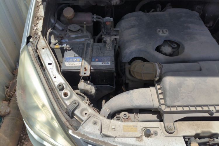 Used BAIC Weiwang M20 2014 1.5L practical type BJ415A Engine Bay Right