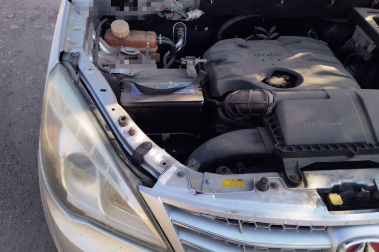 Used BAIC Weiwang M20 2014 1.5L practical type BJ415A Engine Bay Right