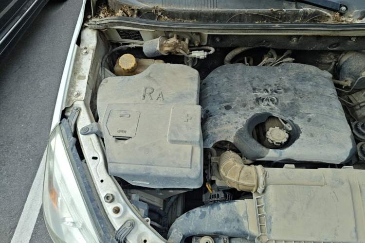Used BAIC Weiwang M20 2014 1.5L practical type BJ415A Engine Bay Right