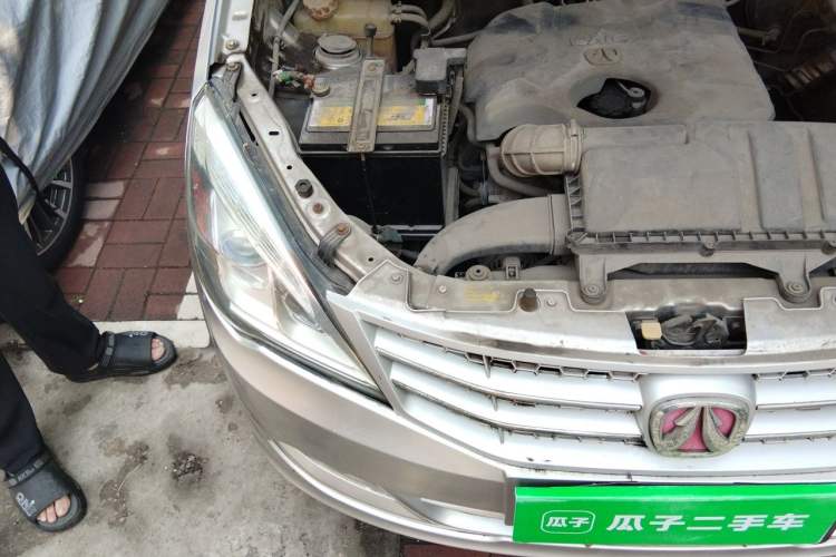 Used BAIC Weiwang M20 2014 1.5L practical type BJ415A Engine Bay Right