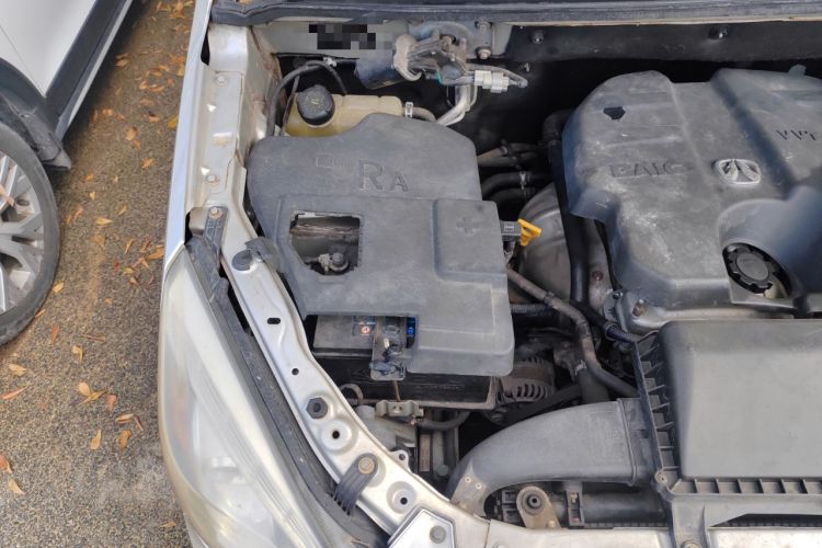 Used BAIC Weiwang M20 2014 1.5L Comfort Version BJ415B Engine Bay Right