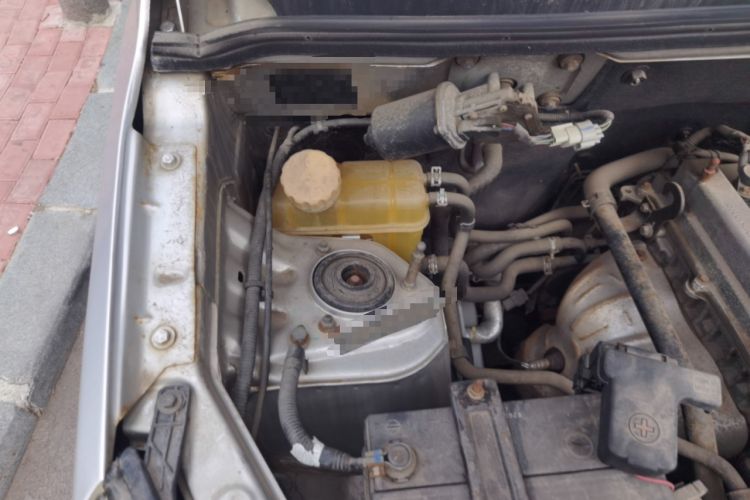 Used BAIC Weiwang M20 2014 1.5L Ultra-Luxury BJ415B Engine Bay Right