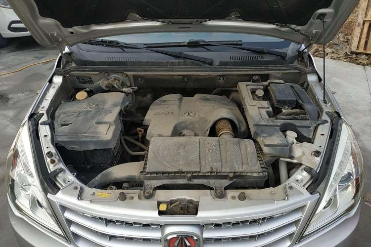 Used BAIC Weiwang M20 2014 1.5L Comfort Version BJ415B Engine Bay