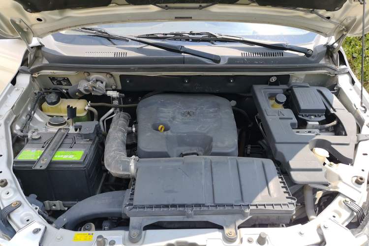 Used BAIC Weiwang M20 2014 1.5L Ultra-Luxury DAM15DL Engine Bay