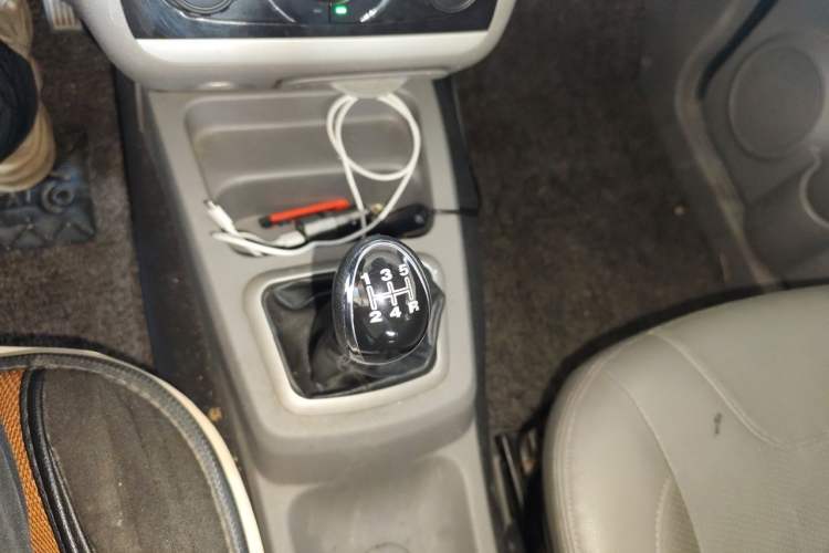Used BAIC Weiwang M20 2014 1.5L Luxury Version BJ415B Gear Lever