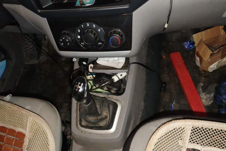 Used BAIC Weiwang M20 2014 1.5L practical type BJ415A Gear Lever