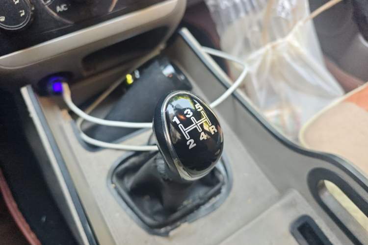 Used BAIC Weiwang M20 2014 1.5L Comfort Version BJ415B Gear Lever