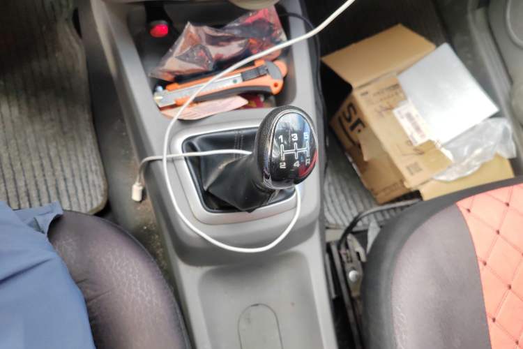 Used BAIC Weiwang M20 2014 1.5L Comfort Version BJ415B Gear Lever