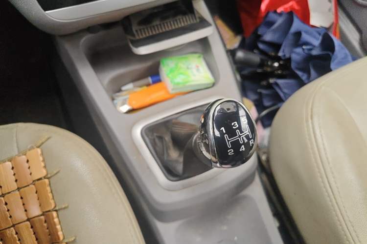Used BAIC Weiwang M20 2014 1.5L Comfort Version BJ415B Gear Lever
