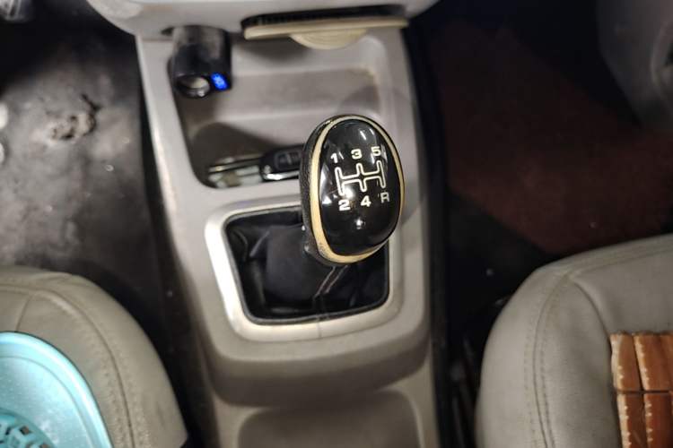 Used BAIC Weiwang M20 2014 1.5L Basic Version DAM15DL Gear Lever