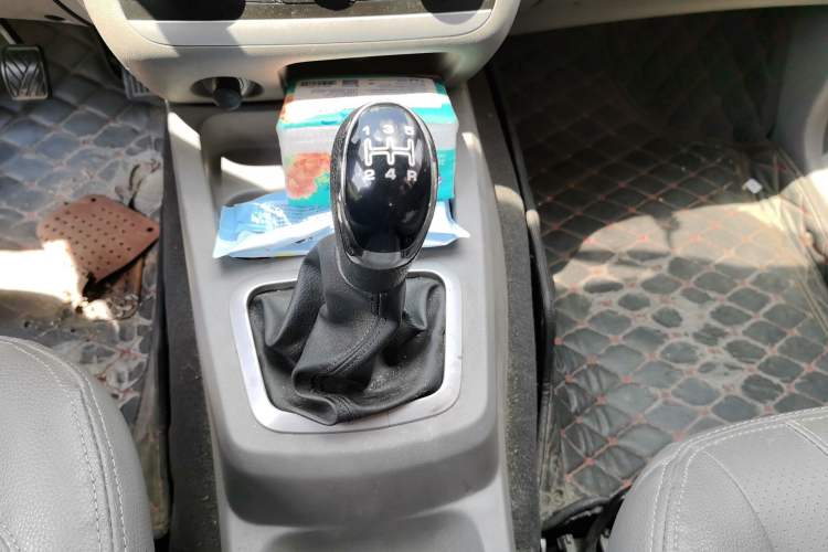 Used BAIC Weiwang M20 2014 1.5L Ultra-Luxury DAM15DL Gear Lever