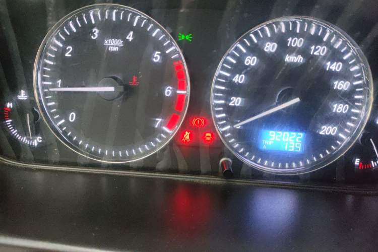Used BAIC Weiwang M20 2014 1.5L Basic Version DAM15DL Instrument Cluster