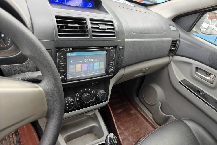 Used BAIC Weiwang M20 2014 1.5L practical type BJ415A Interior 6