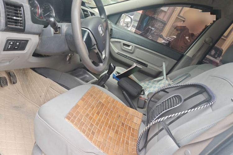 Used BAIC Weiwang M20 2014 1.5L practical type BJ415A Left Front Seat