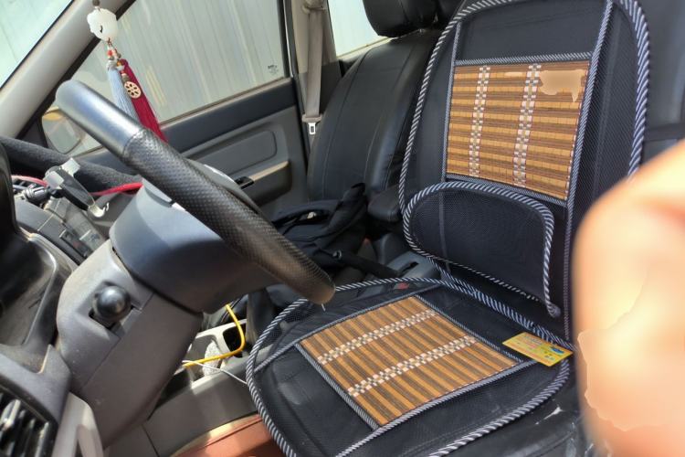 Used BAIC Weiwang M20 2014 1.5L practical type BJ415A Left Front Seat