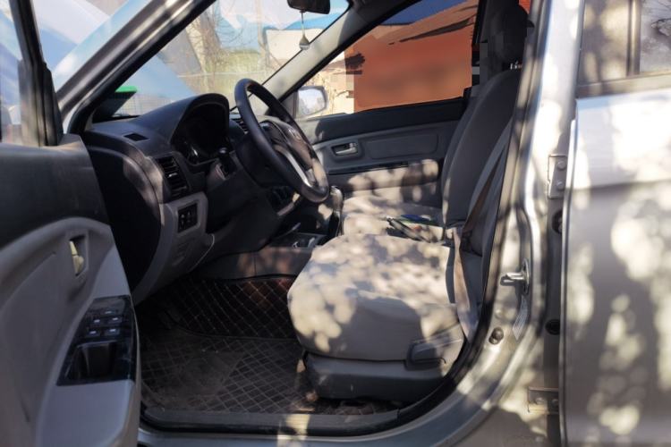 Used BAIC Weiwang M20 2014 1.5L practical type BJ415A Left Front Seat
