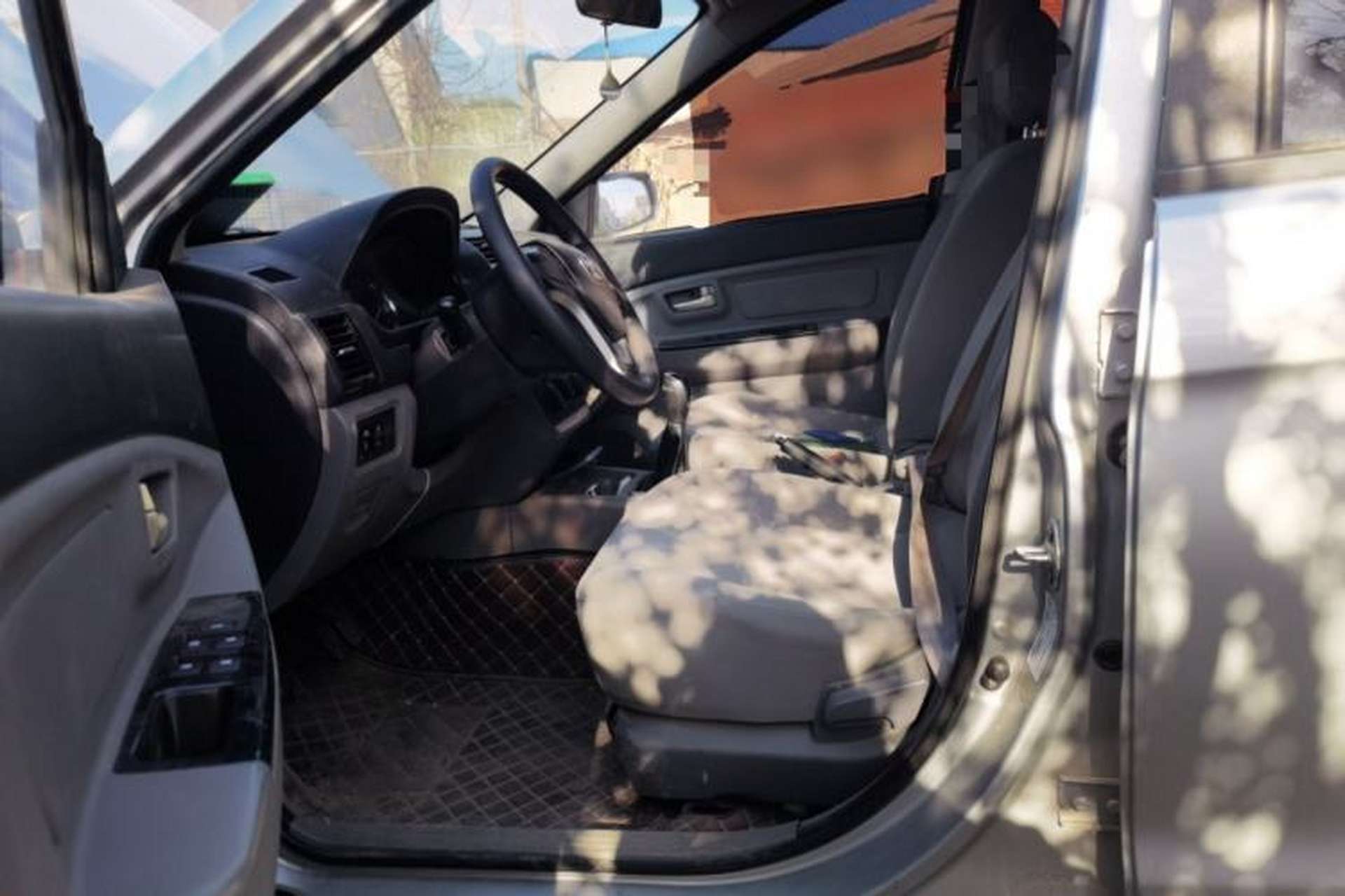 Used BAIC Weiwang M20 2014 1.5L practical type BJ415A Left Front Seat
