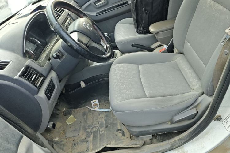 Used BAIC Weiwang M20 2014 1.5L practical type BJ415A Left Front Seat