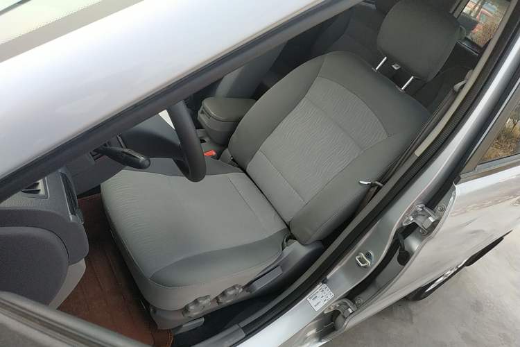 Used BAIC Weiwang M20 2014 1.5L Comfort Version BJ415B Left Front Seat