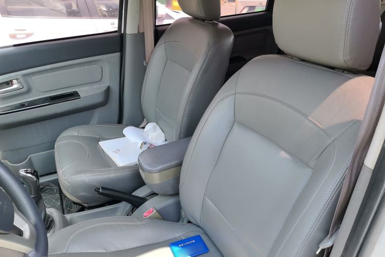 Used BAIC Weiwang M20 2014 1.5L Ultra-Luxury DAM15DL Left Front Seat