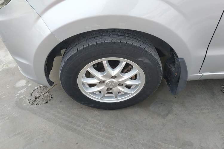 Used BAIC Weiwang M20 2014 1.5L Comfort Version BJ415B Left Front Wheel Hub