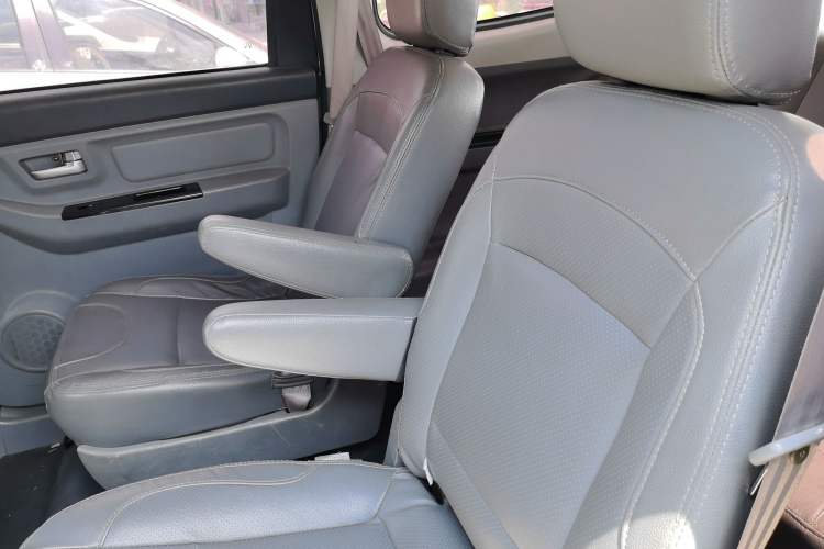 Used BAIC Weiwang M20 2014 1.5L Ultra-Luxury DAM15DL Left Rear Seat