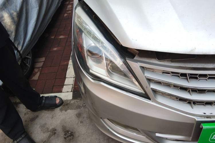 Used BAIC Weiwang M20 2014 1.5L practical type BJ415A Right Front Headlight
