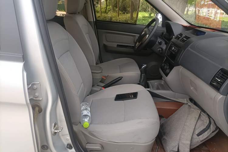 Used BAIC Weiwang M20 2014 1.5L Basic Version DAM15DL Right Front Seat