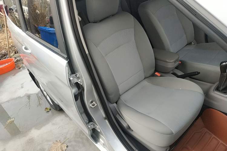 Used BAIC Weiwang M20 2014 1.5L Comfort Version BJ415B Right Front Seat