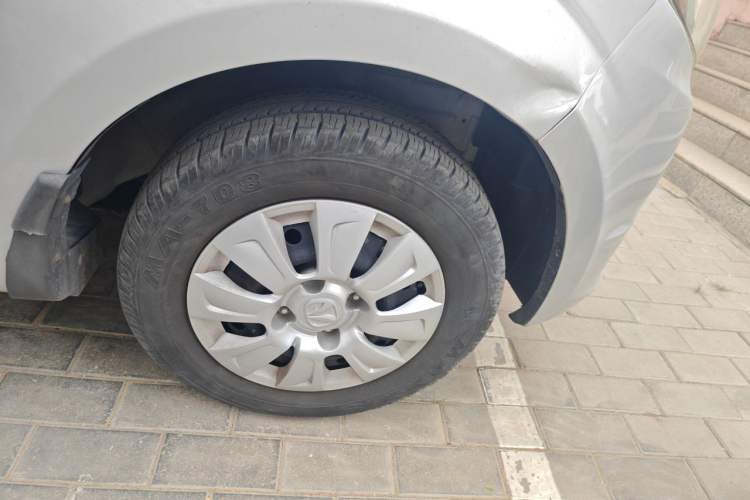 Used BAIC Weiwang M20 2014 1.5L practical type BJ415A Right Front Wheel Hub