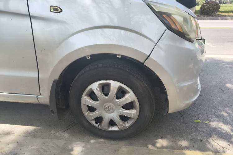 Used BAIC Weiwang M20 2014 1.5L practical type BJ415A Right Front Wheel Hub