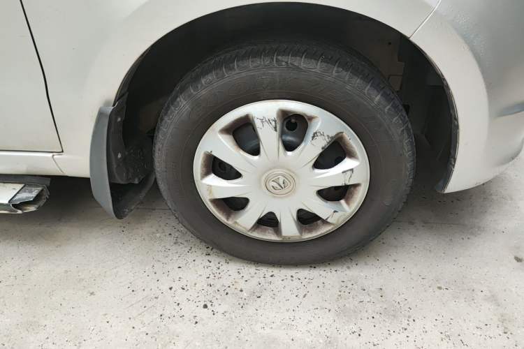 Used BAIC Weiwang M20 2014 1.5L Basic Version DAM15DL Right Front Wheel Hub