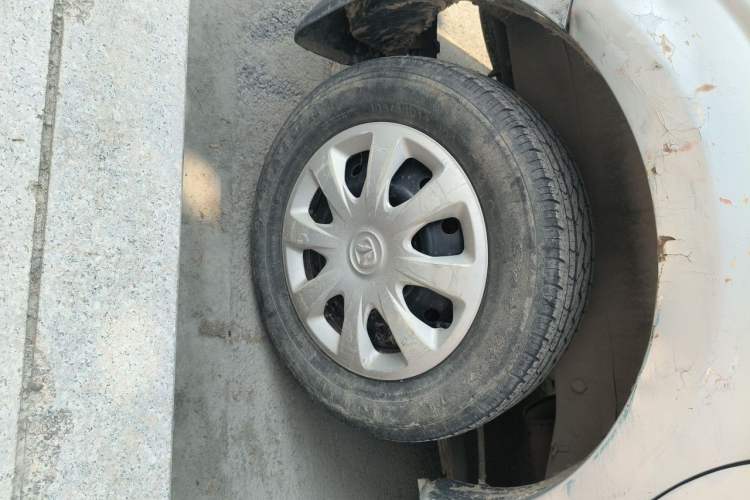 Used BAIC Weiwang M20 2014 1.5L practical type BJ415A Right Front Wheel Hub