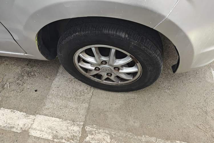 Used BAIC Weiwang M20 2014 1.5L Comfort Version BJ415B Right Front Wheel Hub