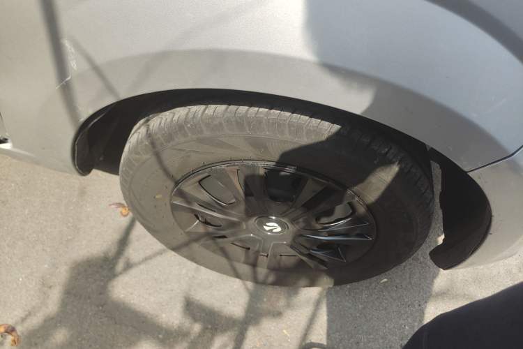 Used BAIC Weiwang M20 2014 1.5L practical type BJ415A Right Front Wheel Hub