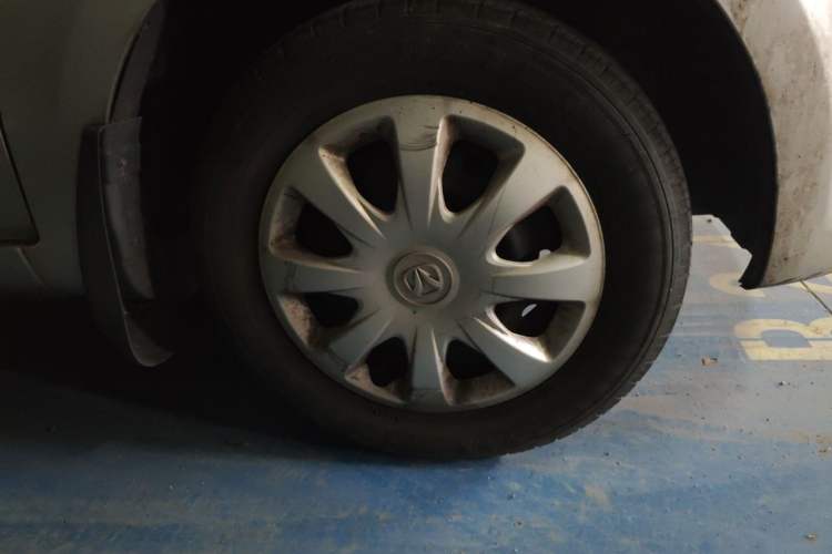 Used BAIC Weiwang M20 2014 1.5L practical type BJ415A Right Front Wheel Hub