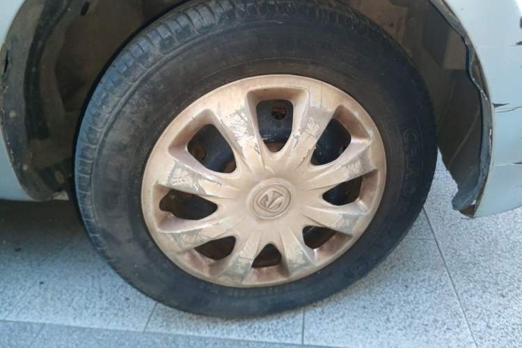 Used BAIC Weiwang M20 2014 1.5L practical type BJ415A Right Front Wheel Hub